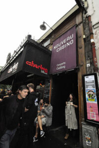 Le Café Charbon, vue de la rue Oberkampf, entrée public du Nouveau Casino
