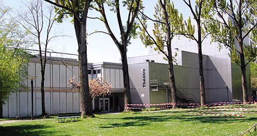 Vue générale extérieure du théâtre - Photo © Philippe Warrand