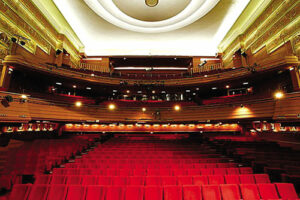 Vue de la salle du Théâtre Comédia - Photo x