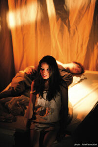 La Nuit du Thermomètre de Diastème, mise en scène Damien Bricoteaux, scénographie Riton Dupiré-Clément, lumières Anne Coudret, Petit Théâtre Hébertot, printemps 2008 - Photo © Lionel Blancofort