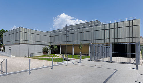 Façade principale, accès public et accès technique